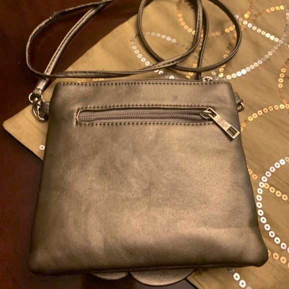 Crossbody blossom purse, pewter in colour. - Picture 2 of 5